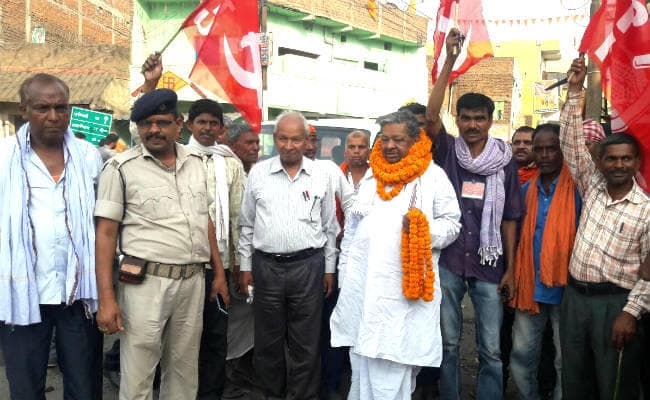 भाकपा उम्मीदवार भुवनेश्वर प्रसाद मेहता ने किया बड़कागांव में चुनावी दौरा