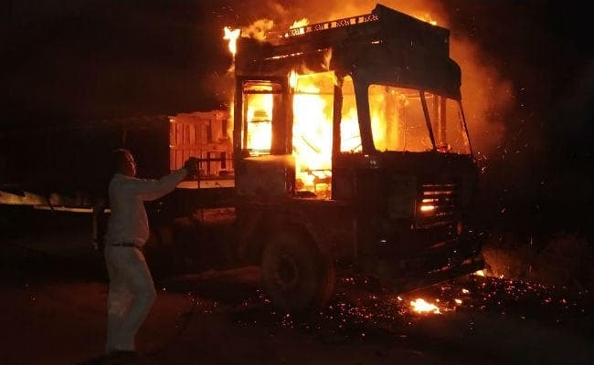 औरंगाबाद : चलती ट्रक में लगी आग, चालक ने कूदकर बचायी जान