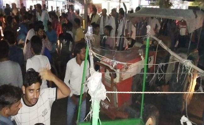 भूमि विवाद में औरंगाबाद में मारपीट के बाद फायरिंग, प्रदर्शनकारियों ने सड़क किया जाम