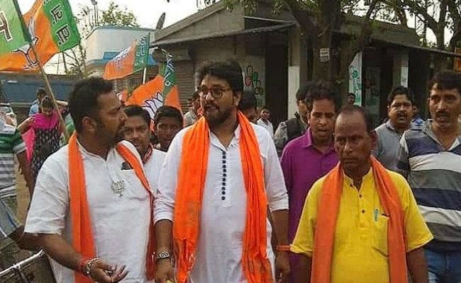 मुनमुन सेन वोट के लिए दिवंगत मां के नाम का इस्तेमाल कर रही हैं : बाबुल सुप्रियो