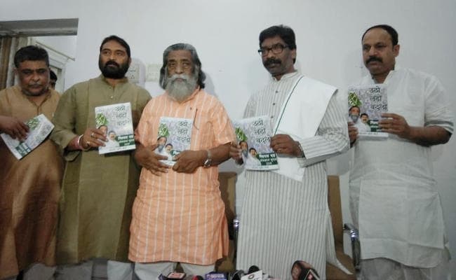 रांची में शिबू सोरेन ने जारी किया झामुमो का निश्चय पत्र ‘उठो, लड़ो, बदलो’