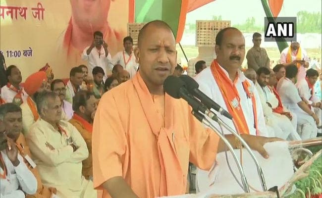 योगी आदित्यनाथ का सपा-बसपा और कांग्रेस पर हमला, आतंकियों को बचाने के लिए काम कर रहे