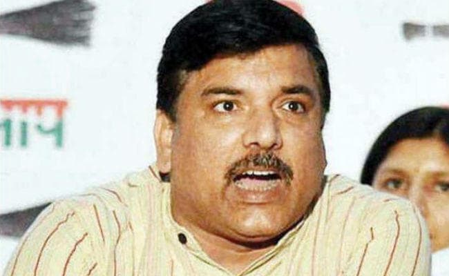 ''आप'' ने EC से की शिकायत, बनारस में पीएम मोदी के Road Show में 70 लाख की Limit से ज्यादा हुए खर्च