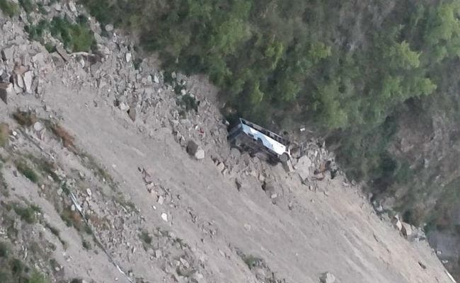 हिमाचल प्रदेश के चंबा में बस खाई में गिरी, 10 की मौत