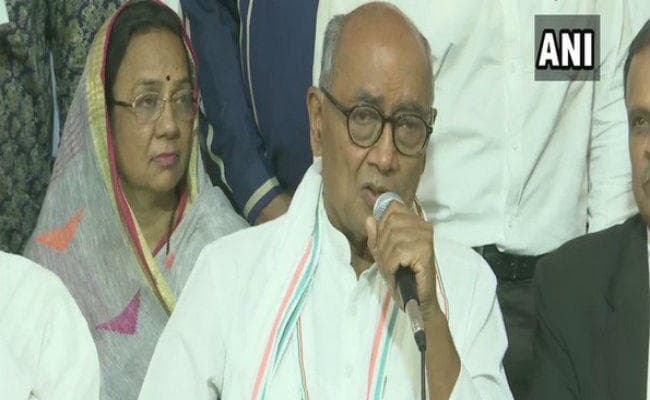 दिग्विजय का तंज - साध्वी प्रज्ञा आतंकी मसूद अजहर को श्राप दे, सर्जिकल स्ट्राइक की जरूरत नहीं पड़ेगी