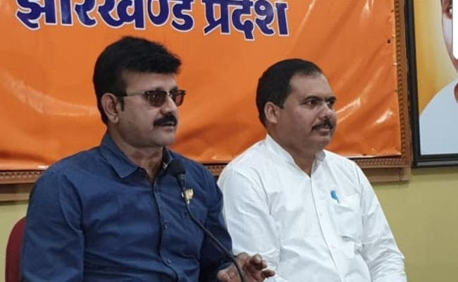 लोकसभा चुनाव 2019 : झारखंड के खूंटी में धार्मिक स्थल से एक पार्टी विशेष को जिताने की हो रही है अपील, बीजेपी का दावा