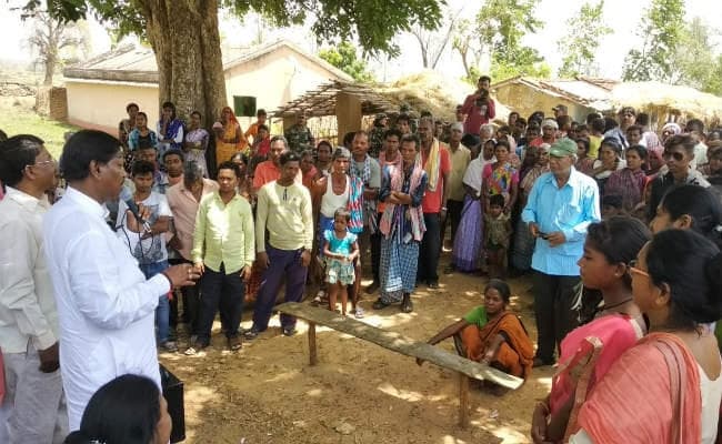 खूंटी : भाजपा प्रत्याशी अर्जुन मुंडा ने खरसावां व कुचाई में किया जन संपर्क