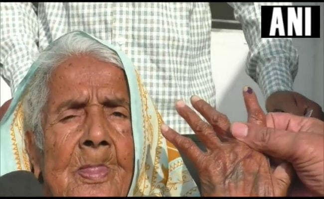 मध्यप्रदेश की छह लोकसभा और एक विधानसभा सीट पर मतदान जारी