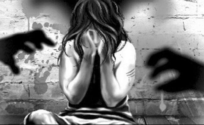 मां-बेटी से बलात्कार, वीडियो बनाकर ब्लैकमेल करने का आरोप