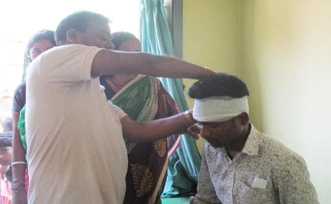 लोकसभा चुनाव : सूर्यगढ़ा में मतदानकर्मी की शिकायत करने पहुंचे ग्रामीण व पुलिस में भिड़ंत, लाठीचार्ज