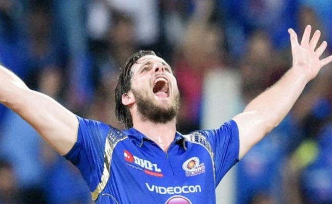 मुंबई इंडियन्स को झटका, इस तेज गेंदबाज ने बीच टूर्नामेंट छोड़ा टीम का साथ