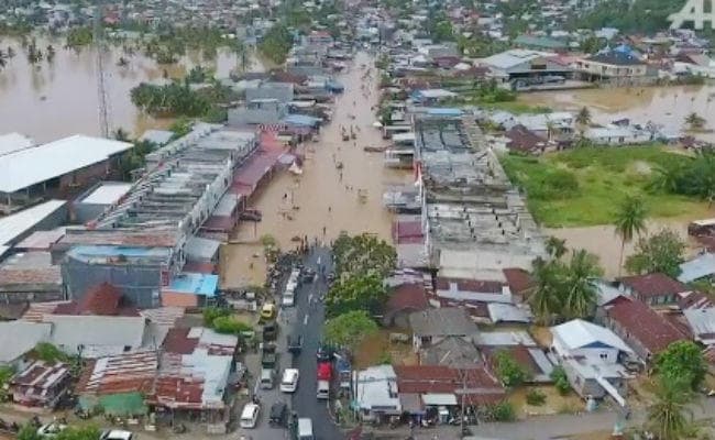 इंडोनेशिया में बाढ़ से 40 लोगों की मौत, हजारों विस्थापित