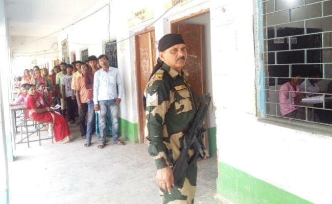 चौथे चरण में बंगाल में 79.74 फीसदी हुआ मतदान, बाबुल पर FIR का निर्देश, हिंसा की कई घटनाएं