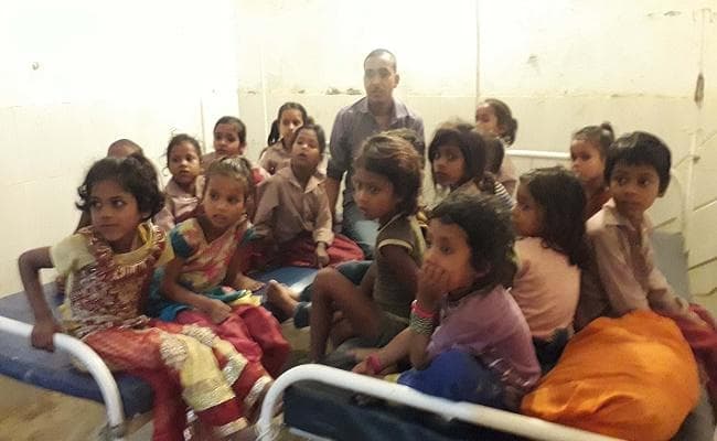 बिहार/फारबिसगंज : आंगनबाड़ी केंद्र में एमडीएम में गिरी छिपकली, भोजन करने से डेढ़ दर्जन बच्चे बीमार