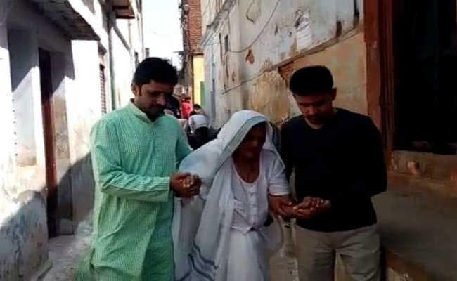 युवाओं की तरह बुजुर्गों में दिखा उत्साह, इवीएम की खराबी के कारण विलंब से शुरू हुआ मतदान