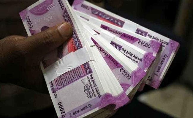 हजारीबाग के होटल से 21.91 लाख जब्त