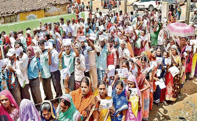 चतरा : मतदान को लेकर लोगों में दिखा खासा उत्साह, पिछले चुनाव से 7़ 74 फीसदी अधिक