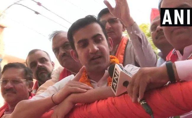 आचार संहिता उल्लंघन पर गौतम गंभीर को कारण बताओ नोटिस