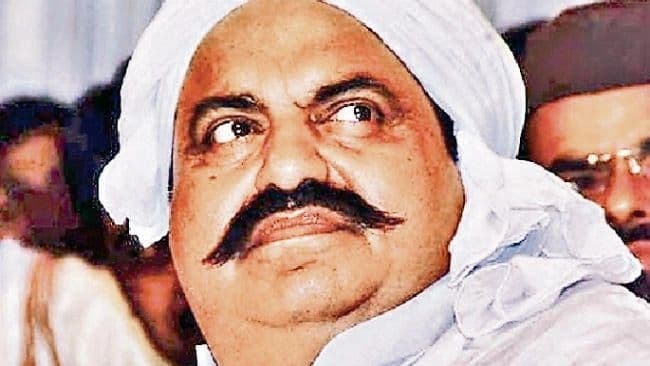 प्रयागराज: 'अतीक' के जिस ऑफिस से मिले थे 72 लाख, वहीं से मिले खून के धब्बे और हथियार, जांच में जुटी पुलिस