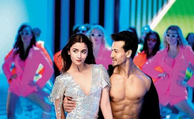 SOTY2 के सेट पर आलिया भट्ट और अनन्या पांडे का Hook Up