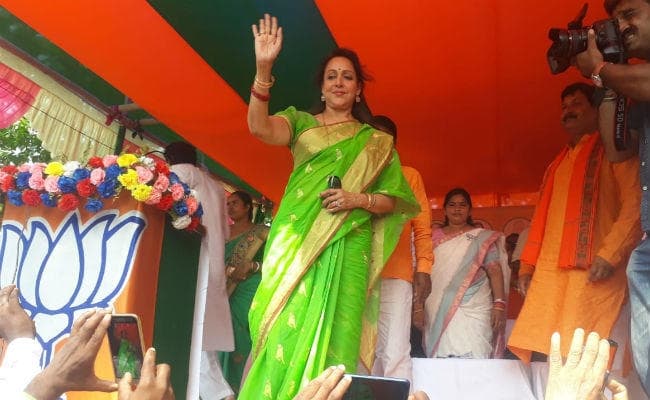 खरसावां : खूंटी से बीजेपी प्रत्याशी अर्जुन मुंडा के पक्ष में हेमा मालिनी ने किया चुनाव प्रचार, उमड़ी भीड़