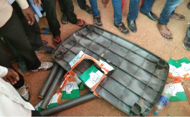 सरायकेला : झंडा उखाड़ने के विवाद में भाजपा और कांग्रेस कार्यकर्ताओं में भिड़ंत