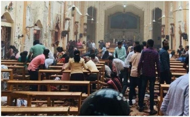 श्रीलंका ईस्टर संडे आतंकी हमला : राष्ट्रपति को सौंपी अंतरिम रिपोर्ट, कहा, आतंकियों से लड़ने के लिए ‘अलग ढंग से'' सोचना होगा