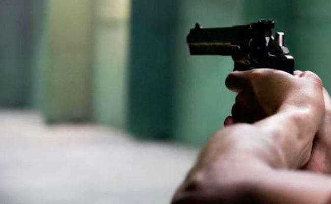 कश्मीर : छुट्टी पर घर गए हेड कांस्टेबल, आतंकियों ने मारा गोली, अस्पताल में भर्ती