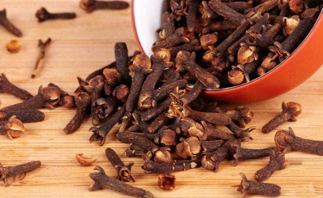 जी मिचलाने पर लौंग का करें उपयोग