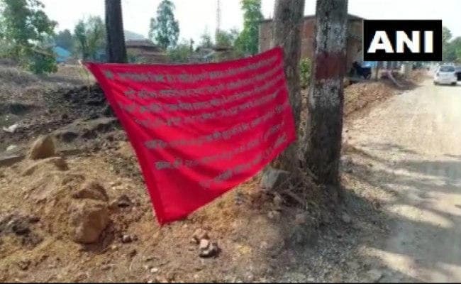 नक्सलियों ने बैनर लगाकर ली गढ़चिरौली हमले की जिम्मेदारी,दी ये धमकी
