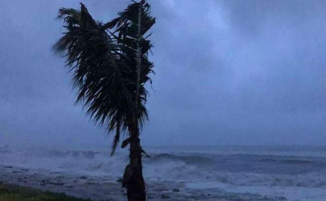 Cyclone Fani Live Alert : तूफान कुछ देर में देगा दस्‍तक, 24 घंटे के लिए भुवनेश्वर और कोलकाता से सभी उड़ाने रद्द
