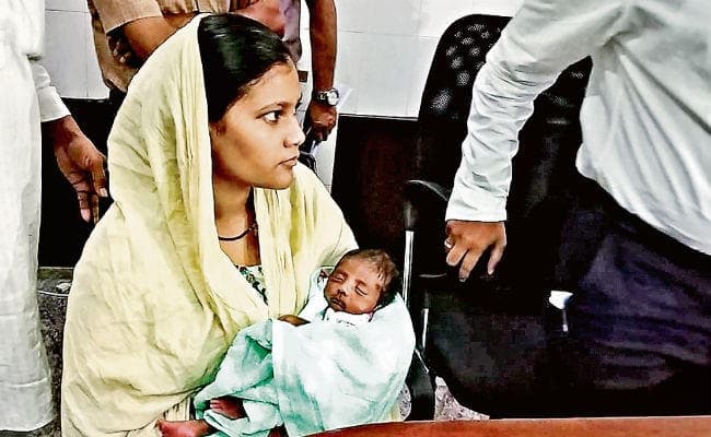 रांची : आज घर लौट जाएगा पुलवामा शहीद रतन कुमार ठाकुर का पुत्र