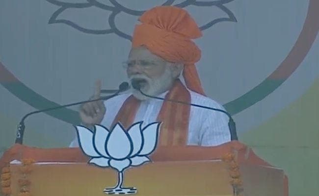 बोले पीएम मोदी- कांग्रेस वाले वोट मांगने आयें, तो उन्हें एक छोटा सा रुमाल दे देना और कहना...