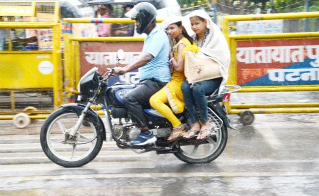 बारिश होने से पटना हुआ कूल-कूल, ”फानी” को लेकर बिहार में अलर्ट, छपरा में पेड़ गिरने से बुजुर्ग की मौत
