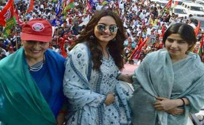 मां पूनम के सपोर्ट में एक्ट्रेस सोनाक्षी सिन्हा ने किया रोडशो, डिंपल यादव भी थीं साथ