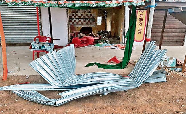 खरसावां में नक्सलियों ने बीजेपी का कार्यालय उड़ाया
