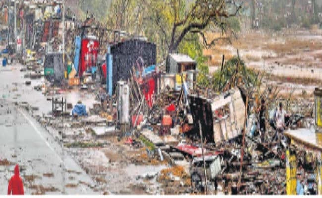 #FANI : पुरी-भुवनेश्वर में भारी तबाही, रेल हवाई सेवा ठप, आठ की मौत, पश्चिम बंगाल में भी तांडव