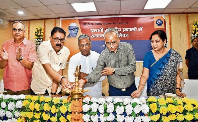 राज्यसभा के उपसभापति हरिवंश ने कहा- समाज के दबाव से ही बदलाव संभव