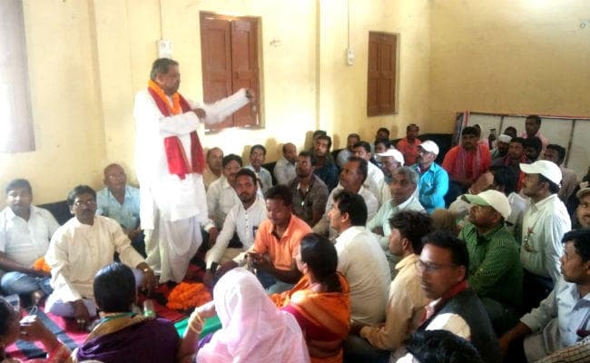 बड़कागांव : भाकपा प्रत्याशी भुनेश्वर प्रसाद मेहता के पक्ष में समाज की बैठक