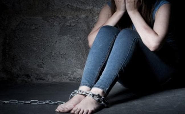 अपहृत नाबालिग बेटी की बरामदगी के लिए भटक रहे दंपती, शादी की नियत से अपहरण की आशंका