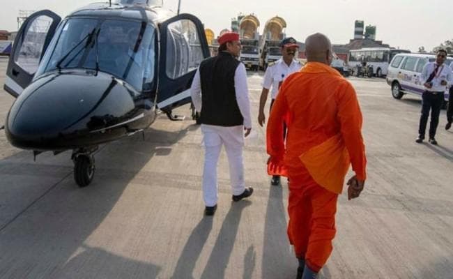 अखिलेश यादव की सभा में पहुंचे ''योगी आदित्यनाथ'', नजारा देख जनता हैरान-परेशान