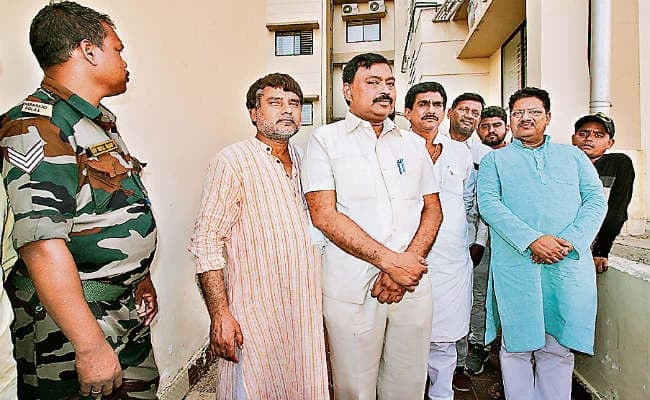 RIMS में लालू प्रसाद से मिले चतरा सीट से आरजेडी उम्मीदवार सुभाष यादव