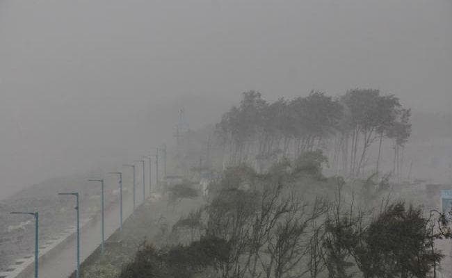 ''दीदी'' या पीएमओ कौन बोल रहा सच, तूफान फोनी को लेकर दोनों आमने-सामने