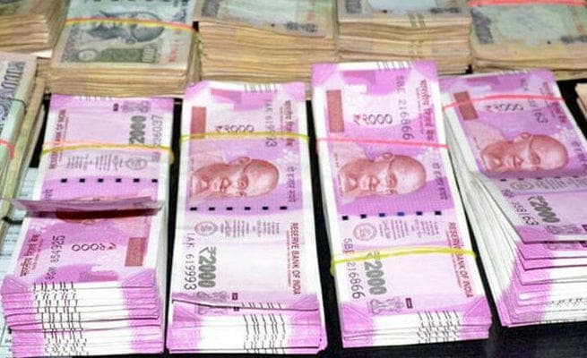 लोकसभा चुनाव में चला चुनाव आयोग का डंडा, अब तक इतने रुपये से अधिक की अवैध शराब, नकदी, आभूषण जब्त