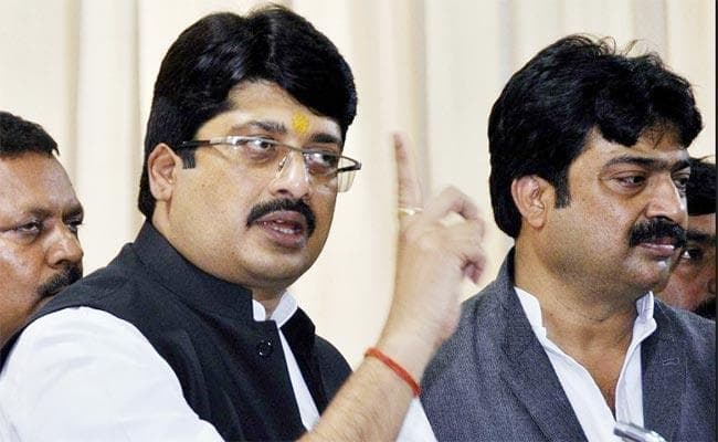 उत्तर प्रदेश के पूर्व मंत्री ''बाहुबली'' राजा भैया समेत 10 को नजरबंद करने के आदेश