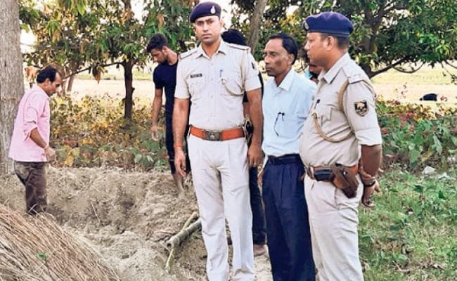 कुचायकोट : दहेज के लिए महिला की हत्या पुलिस ने कब्र से निकाला शव