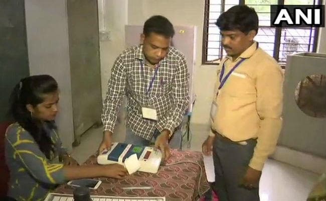 लोकसभा चुनाव 2019 : मध्यप्रदेश की सात लोकसभा सीटों के लिए मतदान जारी