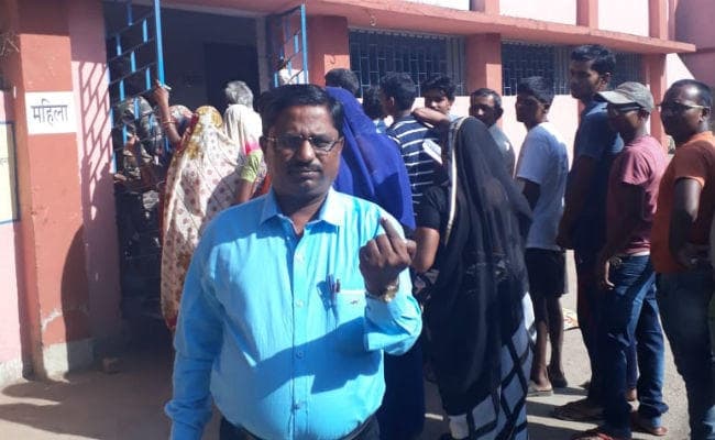 लोकसभा चुनाव 2019 : बड़कागांव में शांतिपूर्ण मतदान संपन्‍न, 53 फीसदी मतदान