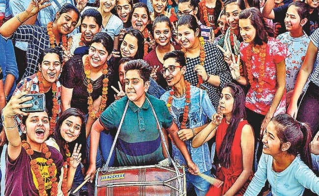 सीबीएसइ 10 वीं का निकला रिजल्ट : 99% लाकर पटना रीजन के टॉपर बने डीएवी बीएसइबी के प्रियांशु