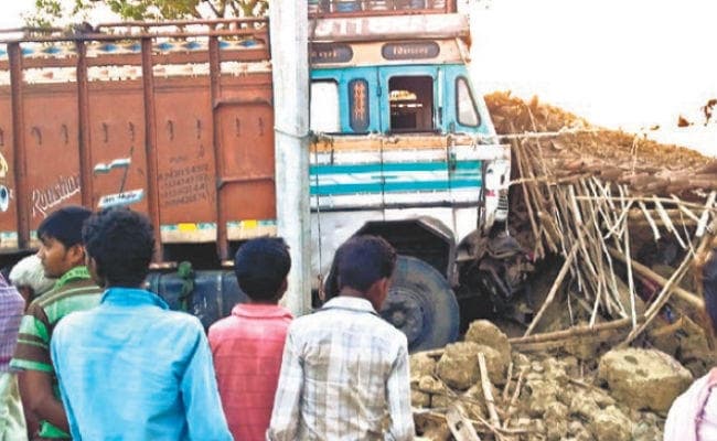 औरंगाबाद : ट्रक ने सीआरपीएफ की गाड़ी में मारी टक्कर, एक जवान की मौत